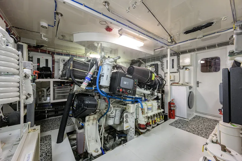 Slide: The Image of Hatteras 80 Motor Yacht 2013 - 7954308