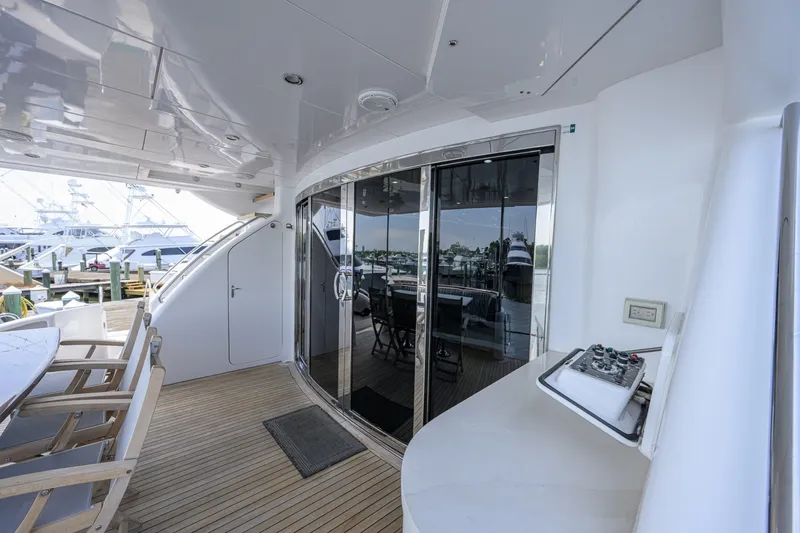 Slide: The Image of Hatteras 80 Motor Yacht 2013 - 7954256