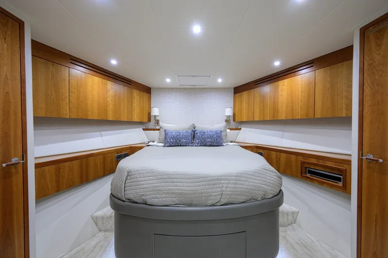 Slide: The Image of Hatteras 80 Motor Yacht 2013 - 7954222