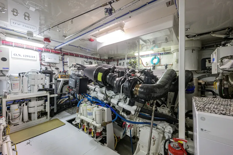 Slide: The Image of Hatteras 80 Motor Yacht 2013 - 7954303