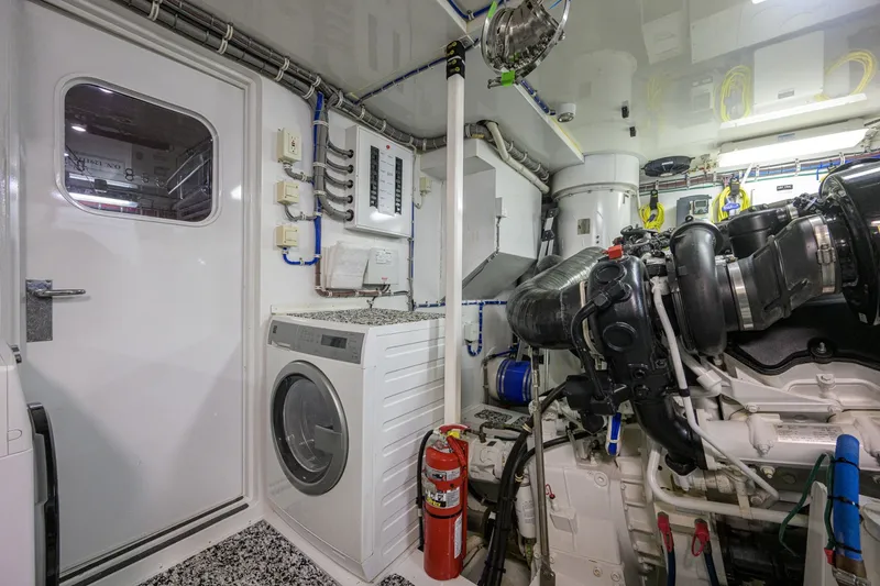 Slide: The Image of Hatteras 80 Motor Yacht 2013 - 7954306