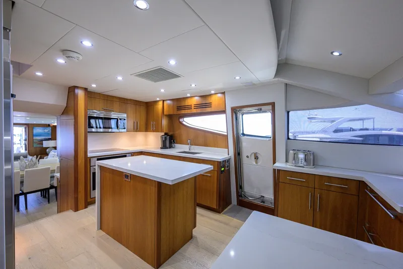 Slide: The Image of Hatteras 80 Motor Yacht 2013 - 7954186