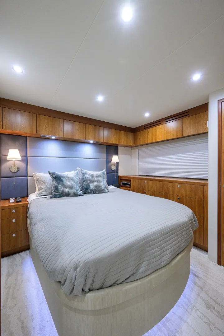Slide: The Image of Hatteras 80 Motor Yacht 2013 - 7954228