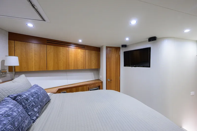 Slide: The Image of Hatteras 80 Motor Yacht 2013 - 7954223