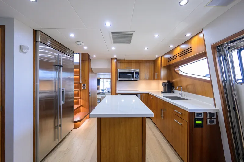 Slide: The Image of Hatteras 80 Motor Yacht 2013 - 7954188