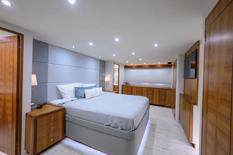 Slide: The Image of Hatteras 80 Motor Yacht 2013 - 7954204