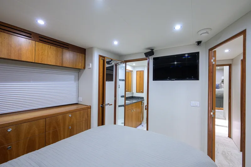 Slide: The Image of Hatteras 80 Motor Yacht 2013 - 7954231