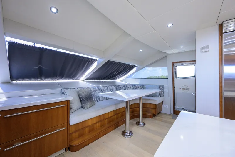 Slide: The Image of Hatteras 80 Motor Yacht 2013 - 7954192