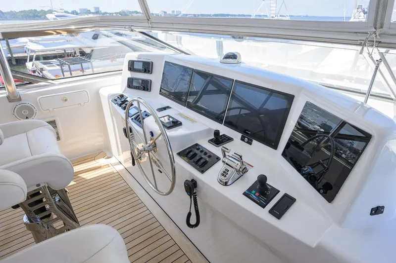 Slide: The Image of Hatteras 80 Motor Yacht 2013 - 7954282