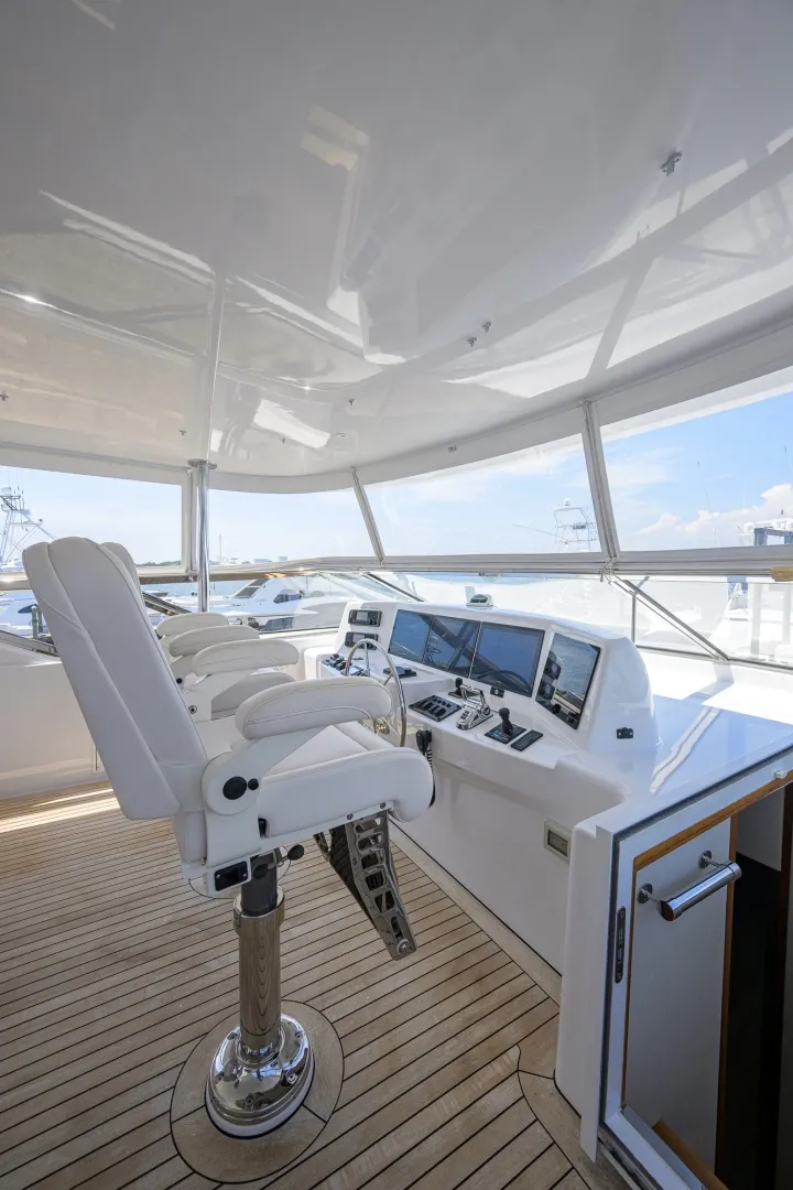 Slide: The Image of Hatteras 80 Motor Yacht 2013 - 7954281