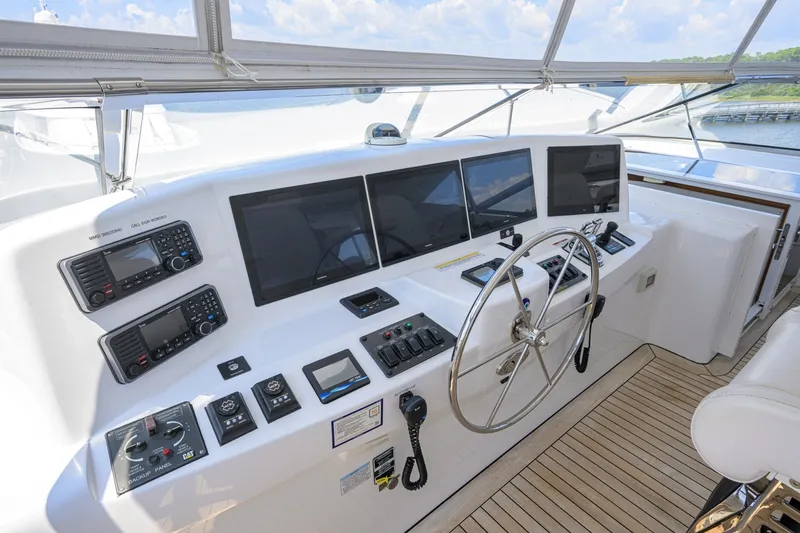Slide: The Image of Hatteras 80 Motor Yacht 2013 - 7954285