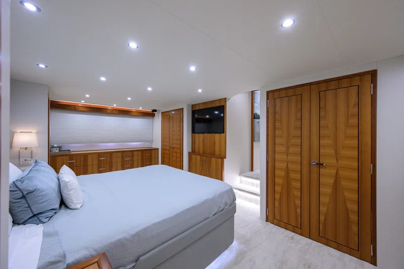 Slide: The Image of Hatteras 80 Motor Yacht 2013 - 7954205
