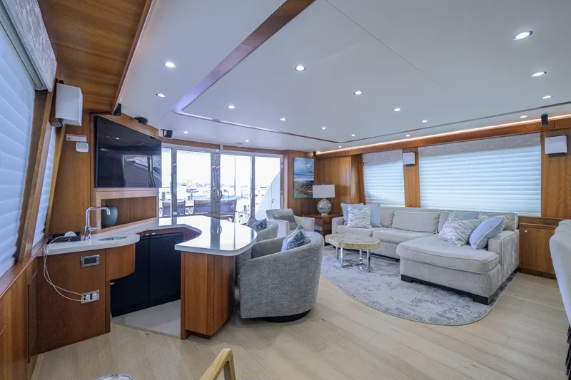 Slide: The Image of Hatteras 80 Motor Yacht 2013 - 7954171