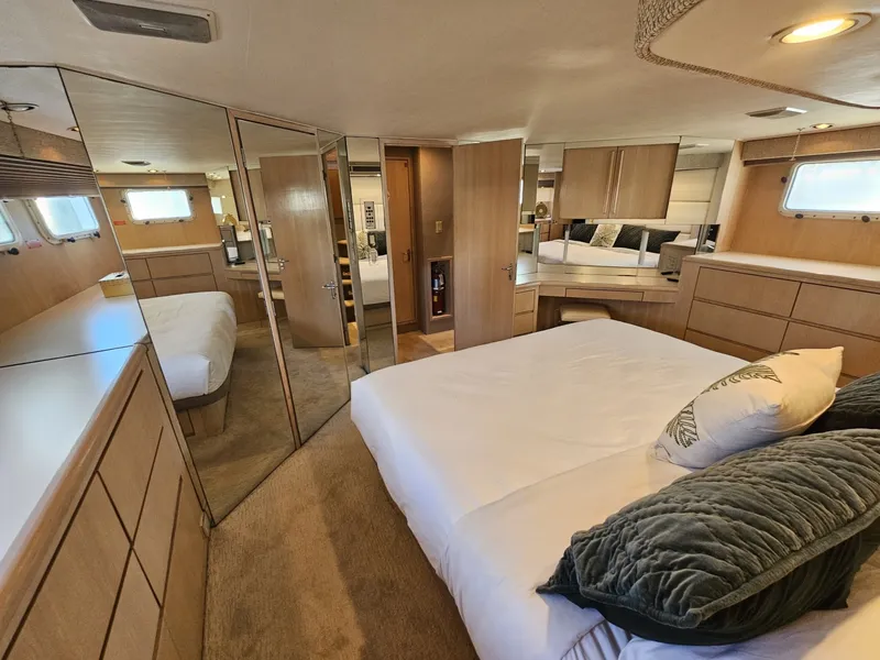 Slide: The Image of Hatteras 70 Cockpit Motor Yacht 1991 - 7958885