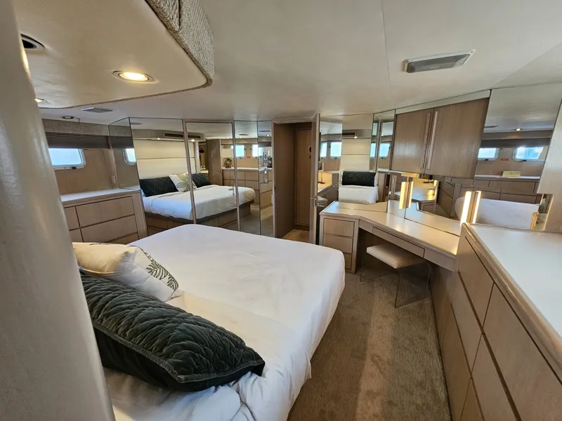 Slide: The Image of Hatteras 70 Cockpit Motor Yacht 1991 - 7958886