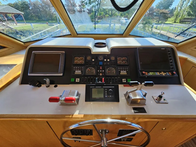 Slide: The Image of Hatteras 70 Cockpit Motor Yacht 1991 - 7958860