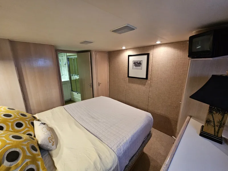 Slide: The Image of Hatteras 70 Cockpit Motor Yacht 1991 - 7958881