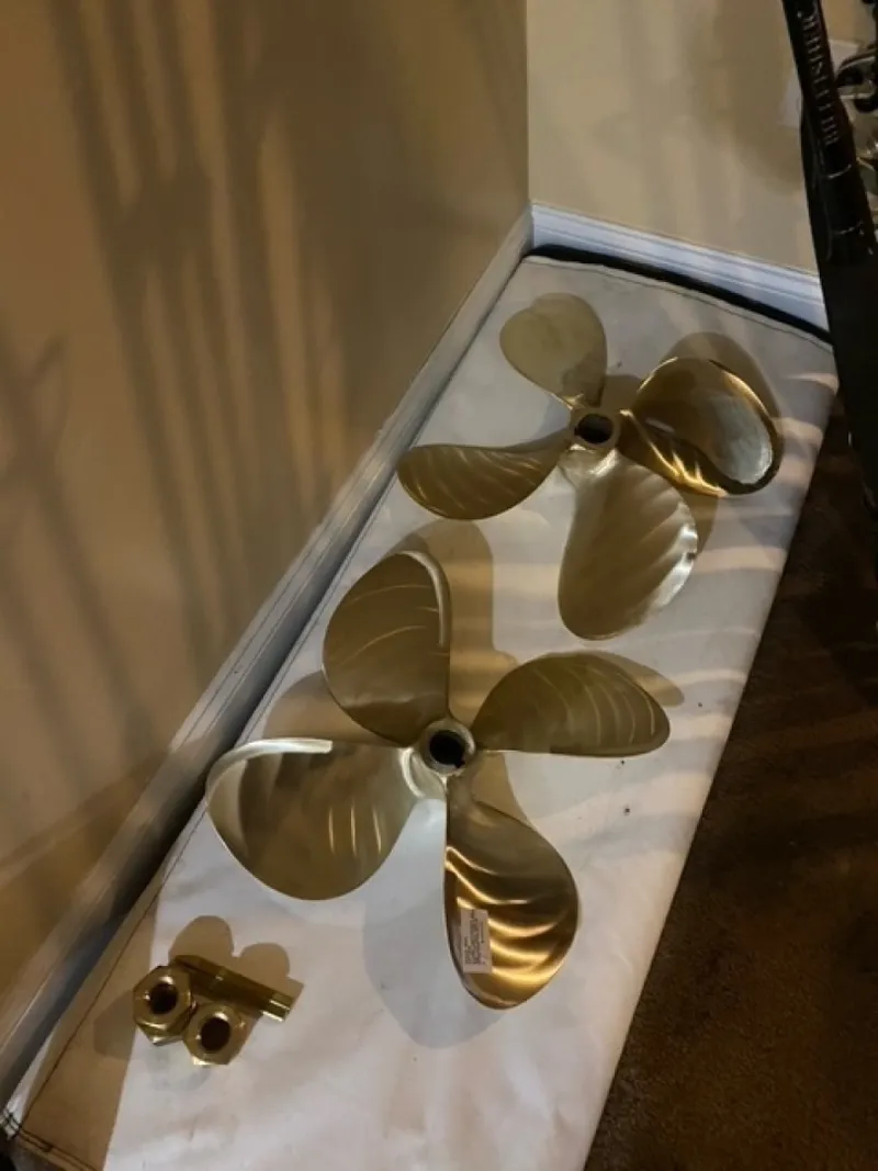 Slide: The Image of Reconditioned Props 2023 - 8036811