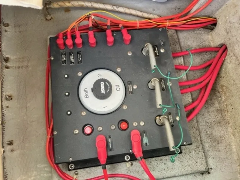 Slide: The Image of Battery Selector Switch - 8036779