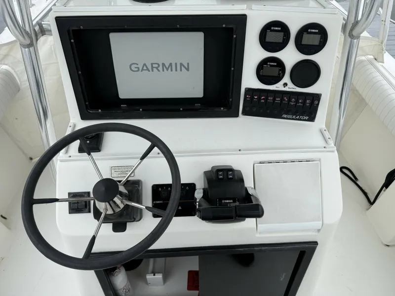 Slide: The Image of Regulator Marine Forward Seating 2000 - 7959744