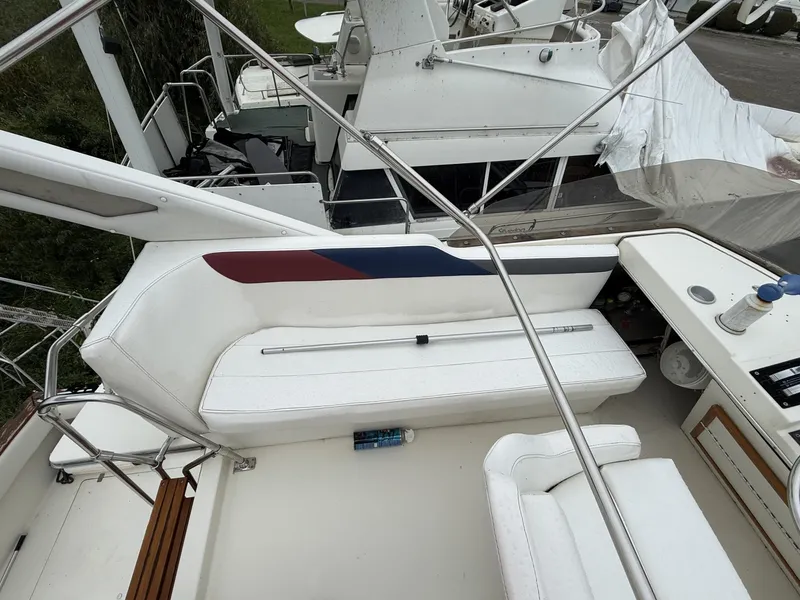 Slide: The Image of Bayliner 32 1987 - 7959700