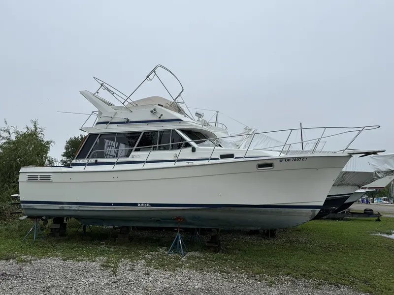The Image of Bayliner 32 1987 - 7959686