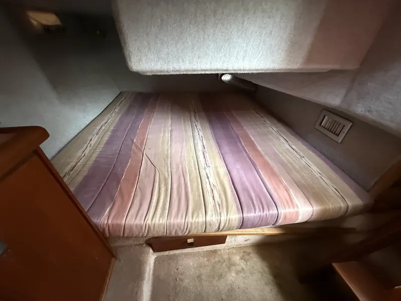 Slide: The Image of Bayliner 32 1987 - 7959719