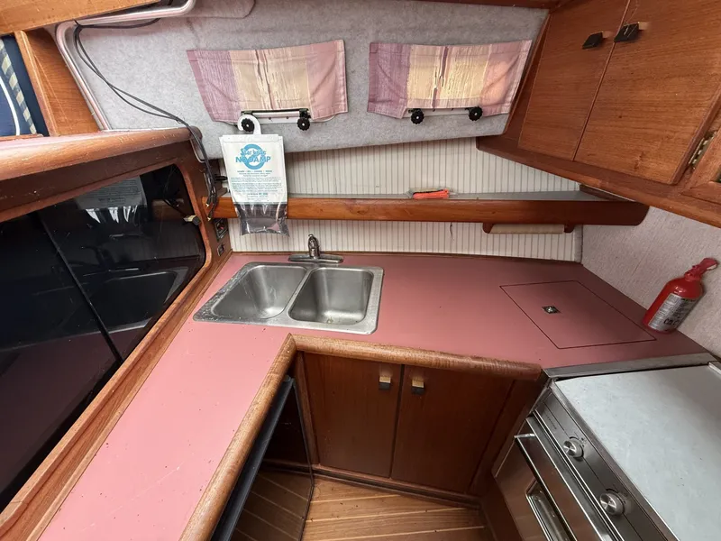 Slide: The Image of Bayliner 32 1987 - 7959710