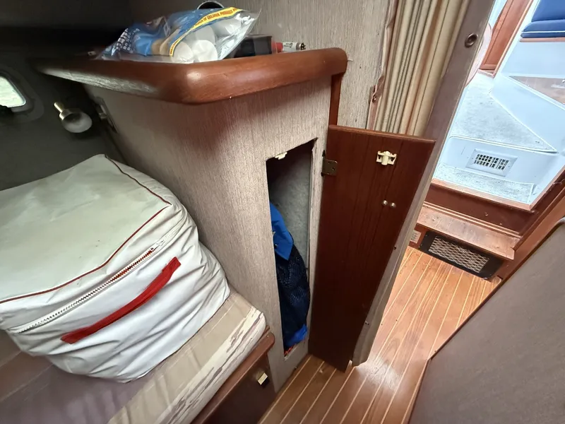 Slide: The Image of Bayliner 32 1987 - 7959717