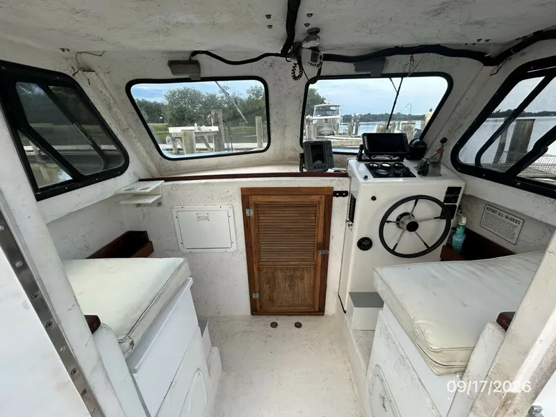 Slide: The Image of 31' Markley/Big Jack pilothouse forward - 8034172