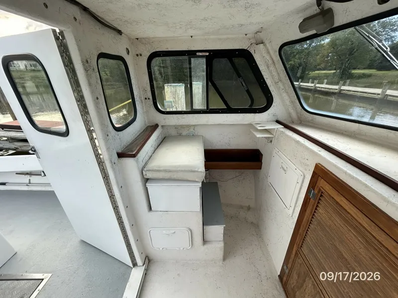 Slide: The Image of 31' Markley/Big Jack pilothouse port - 8034175
