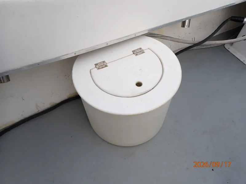Slide: The Image of 31' Markley/Big Jack cockpit livewell - 8034170