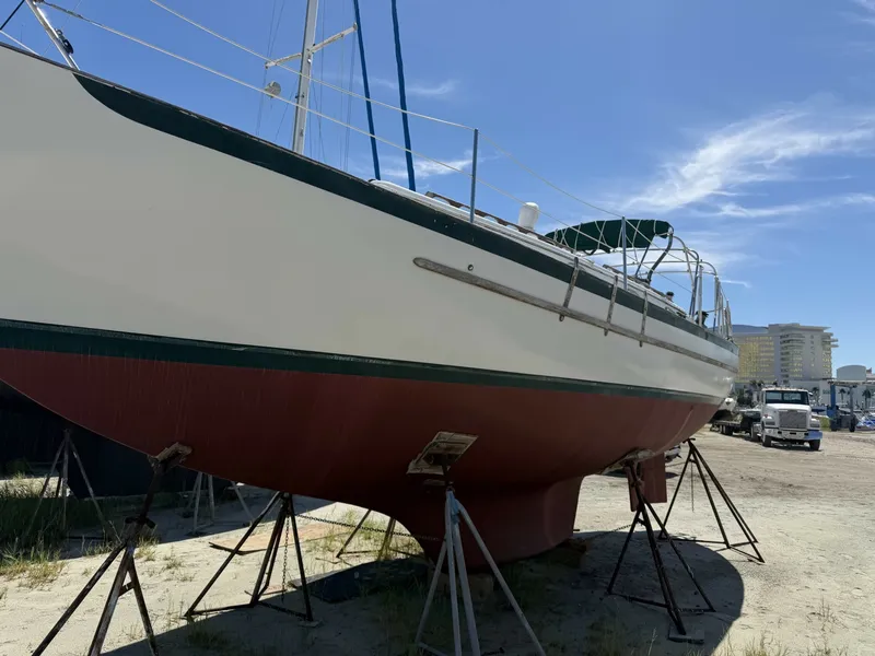 Slide: The Image of Pacific Seacraft 37 1988 - 8046038