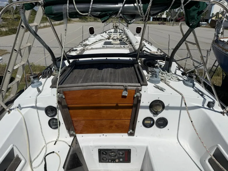 Slide: The Image of Pacific Seacraft 37 1988 - 8046047