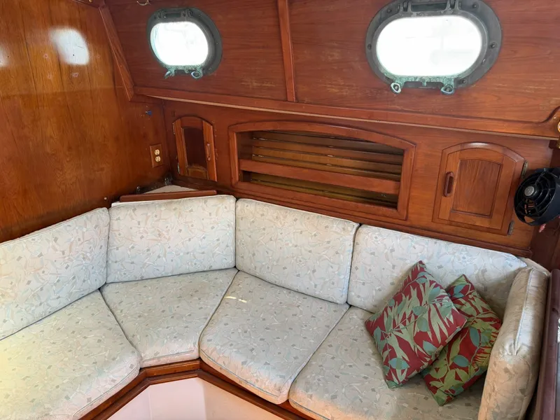 Slide: The Image of Pacific Seacraft 37 1988 - 8046053