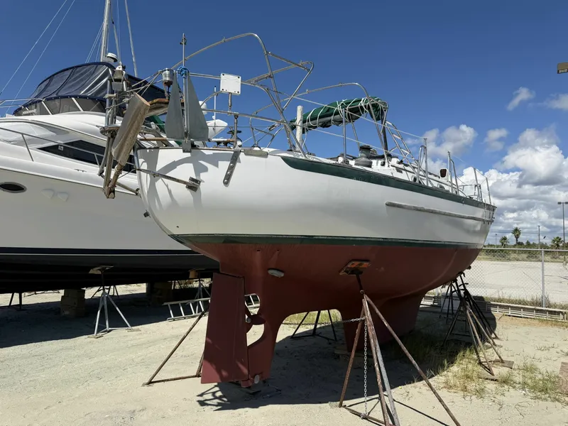 Slide: The Image of Pacific Seacraft 37 1988 - 8046044