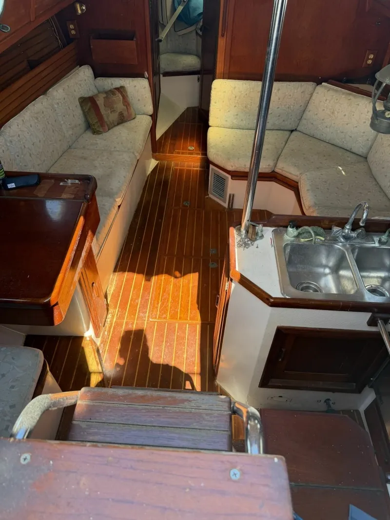 Slide: The Image of Pacific Seacraft 37 1988 - 8046048
