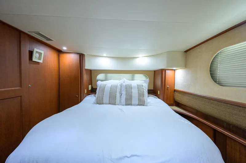 Slide: The Image of Silverton 39 Motor Yacht 2005 - 8139575