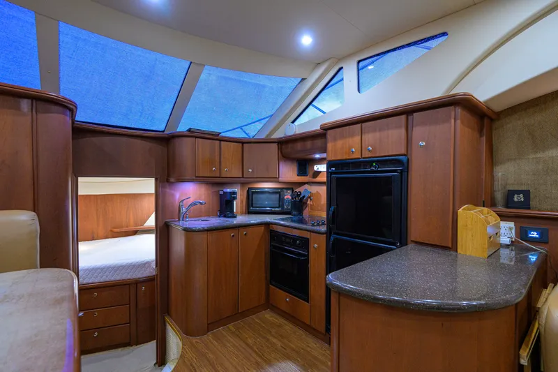 Slide: The Image of Silverton 39 Motor Yacht 2005 - 8139564