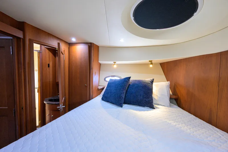 Slide: The Image of Silverton 39 Motor Yacht 2005 - 8139583