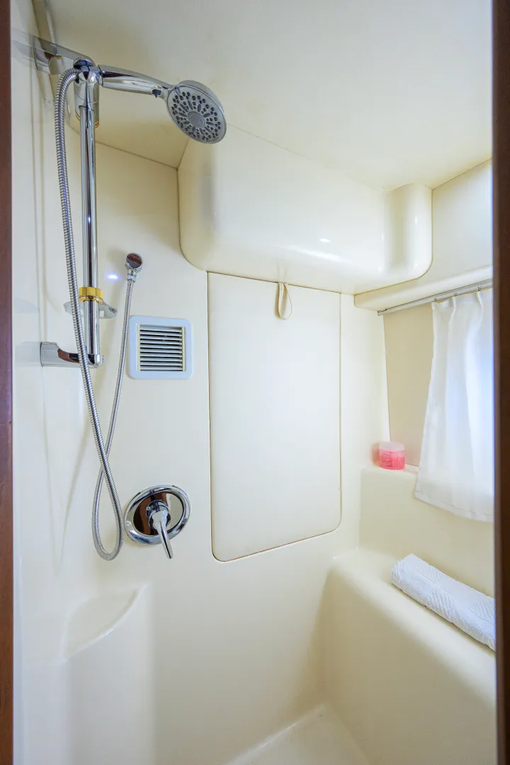 Slide: The Image of Silverton 39 Motor Yacht 2005 - 8139580