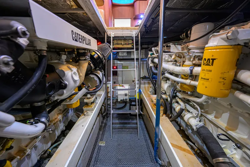 Slide: The Image of Silverton 39 Motor Yacht 2005 - 8139595