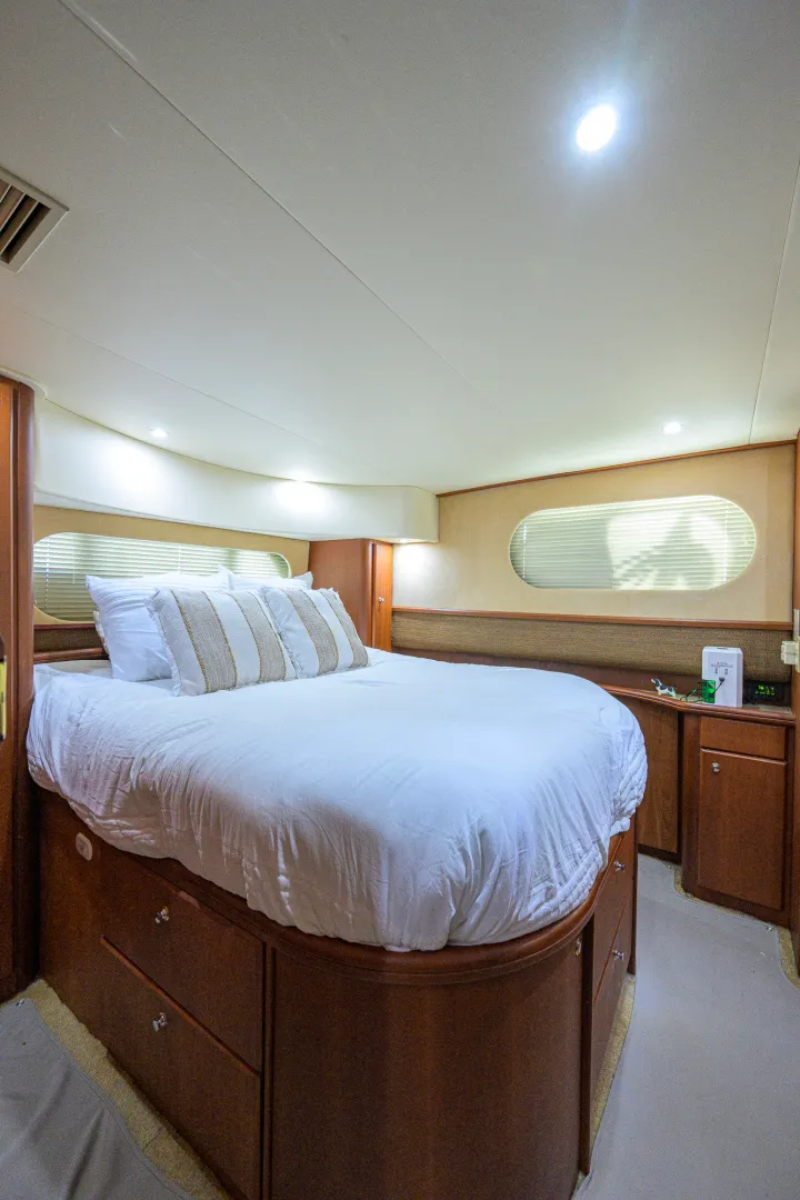 Slide: The Image of Silverton 39 Motor Yacht 2005 - 8139573