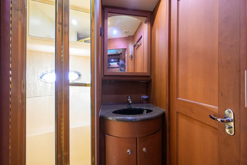 Slide: The Image of Silverton 39 Motor Yacht 2005 - 8139589