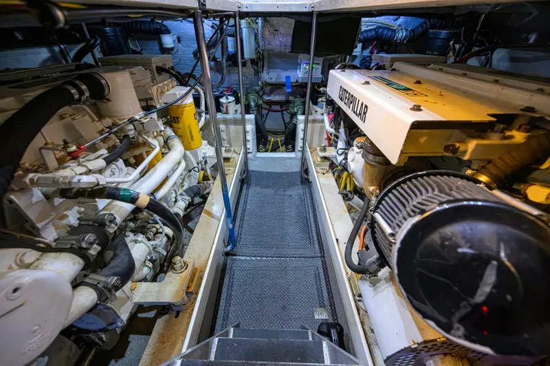 Slide: The Image of Silverton 39 Motor Yacht 2005 - 8139590
