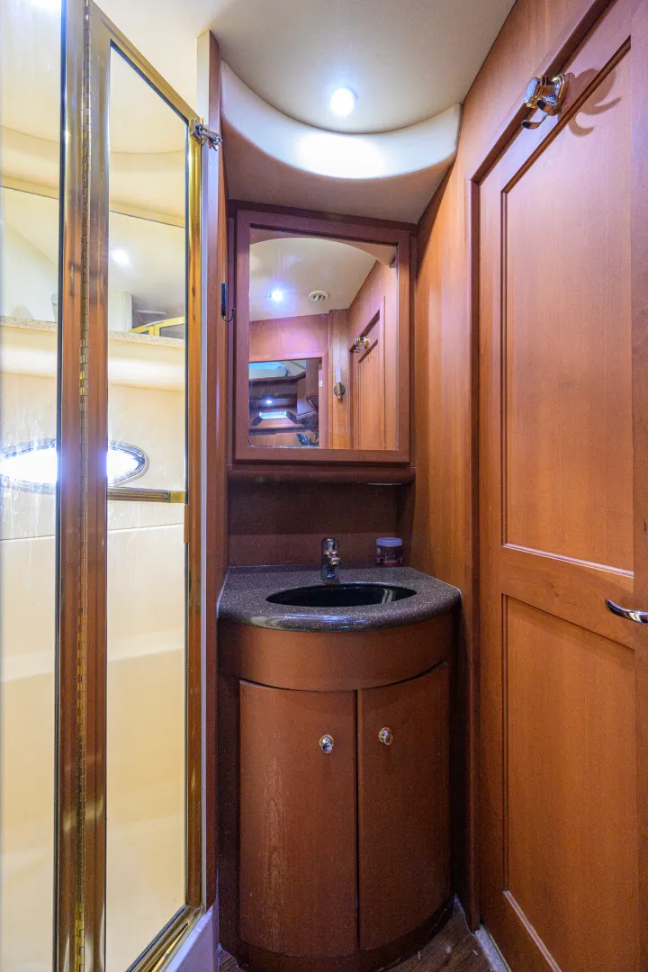 Slide: The Image of Silverton 39 Motor Yacht 2005 - 8139588