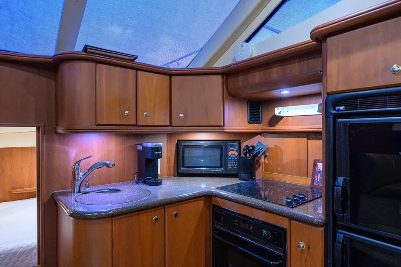 Slide: The Image of Silverton 39 Motor Yacht 2005 - 8139566