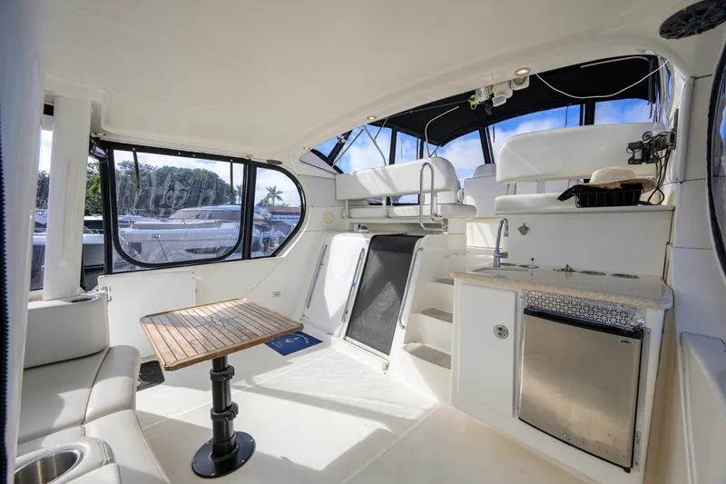 Slide: The Image of Silverton 39 Motor Yacht 2005 - 8139560