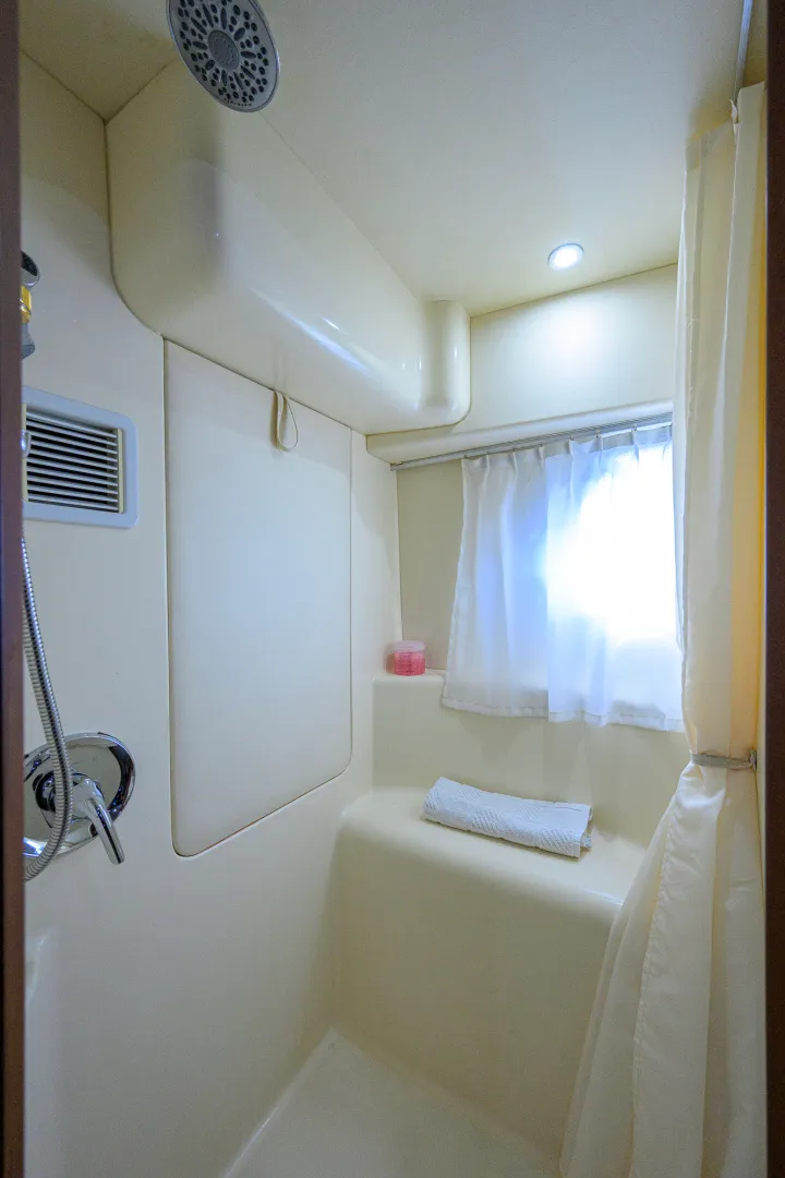 Slide: The Image of Silverton 39 Motor Yacht 2005 - 8139579