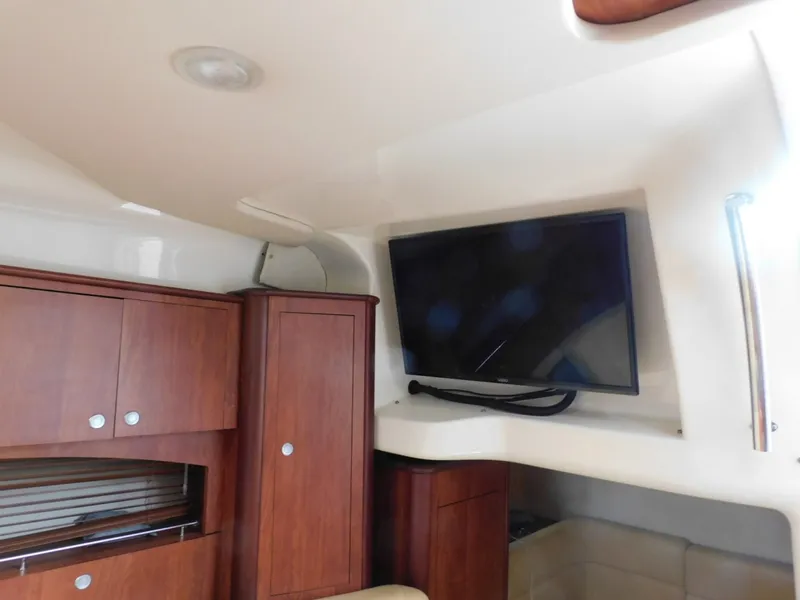 Slide: The Image of Monterey 330 Sport Yacht 2007 - 8035693